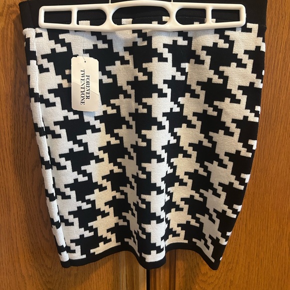NWT Forever 21 Monochrome Houndstooth Pencil Skirt - Picture 1 of 3